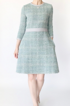 画像をギャラリービューアに読み込む, Aライン グログラントリム ツイードドレス - ペールブルー&グレー