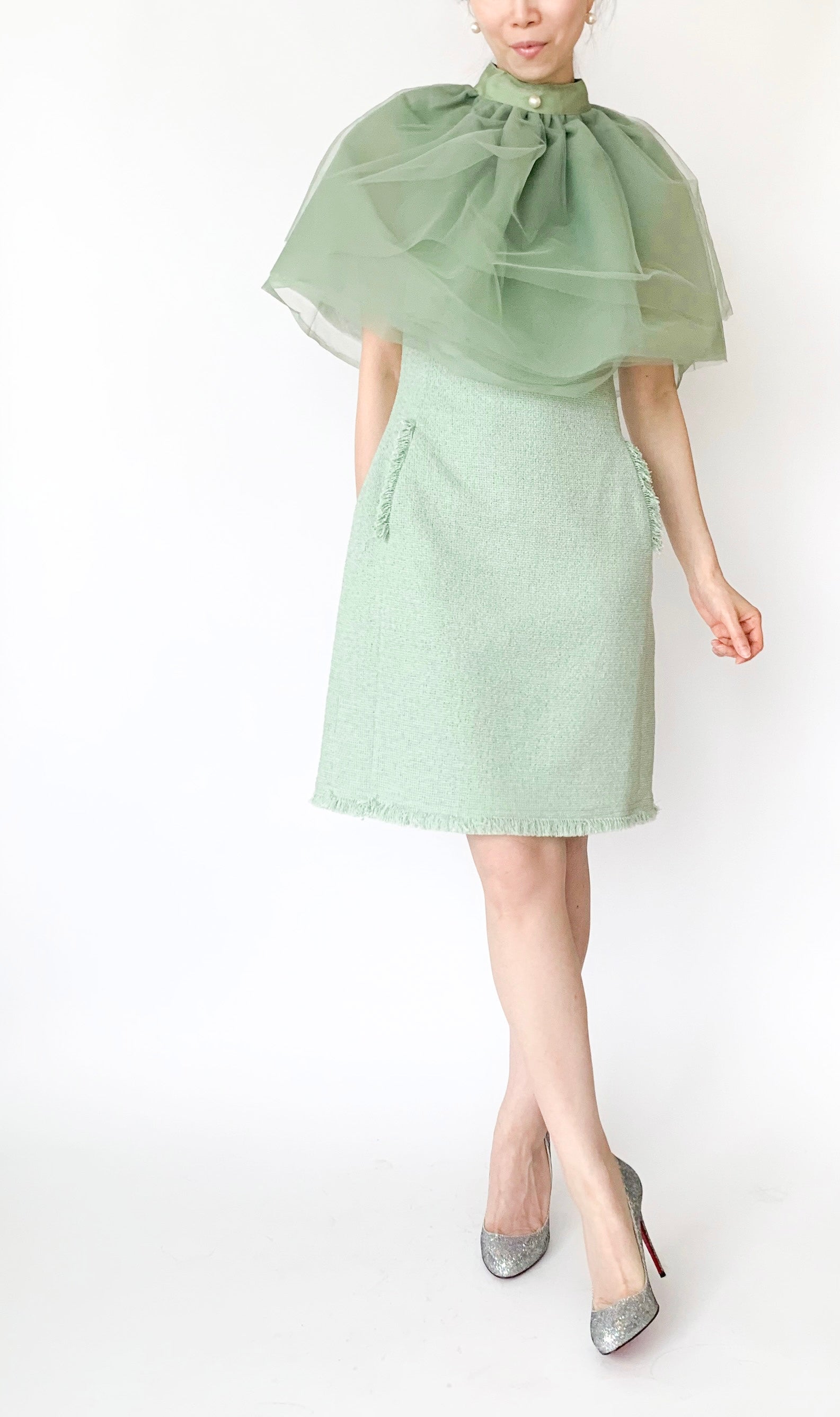 Light Dusty Green Sleeveless Fringe-Trimmed Tweed Shift Dress – TIFFANY  NOYAMA